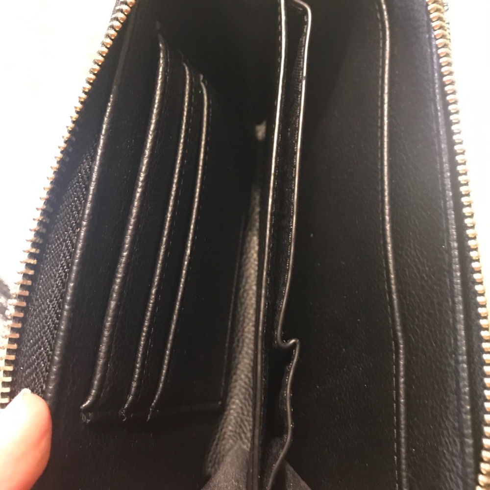 🛑 GOLD & BLACK WRISTLET 🖤 - Picture 4 of 4