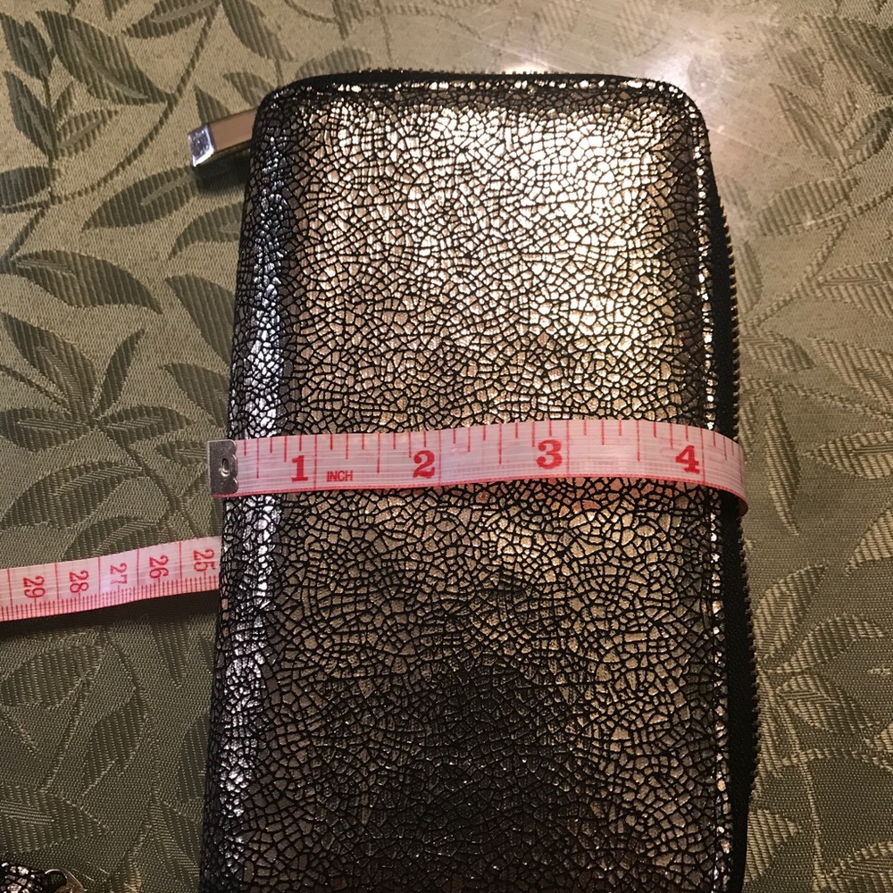 🛑 GOLD & BLACK WRISTLET 🖤 - Picture 3 of 4