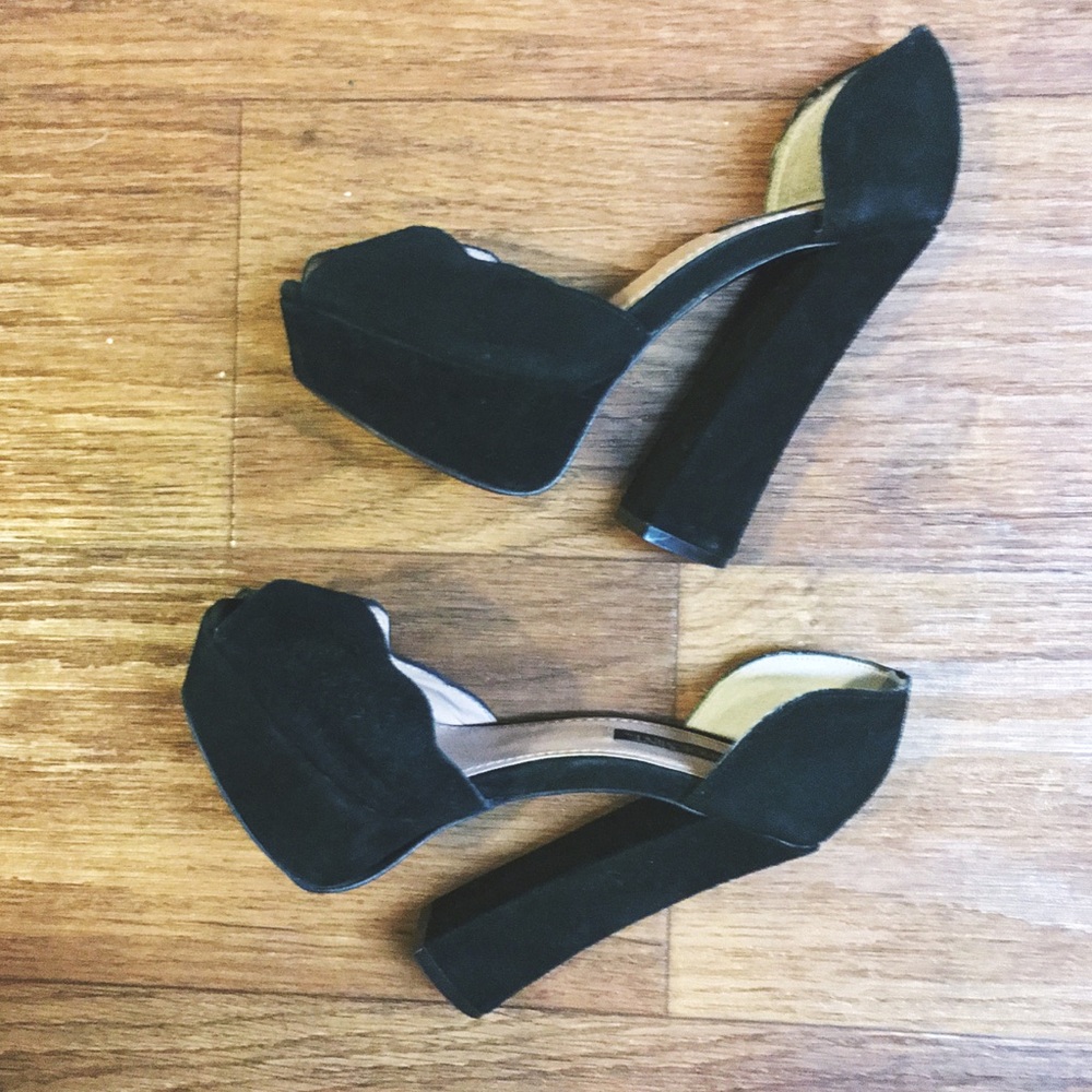 donated! 🚫 groovy peeptoe platform heels ✌🏻