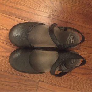 dankso mary jane black leather clogs