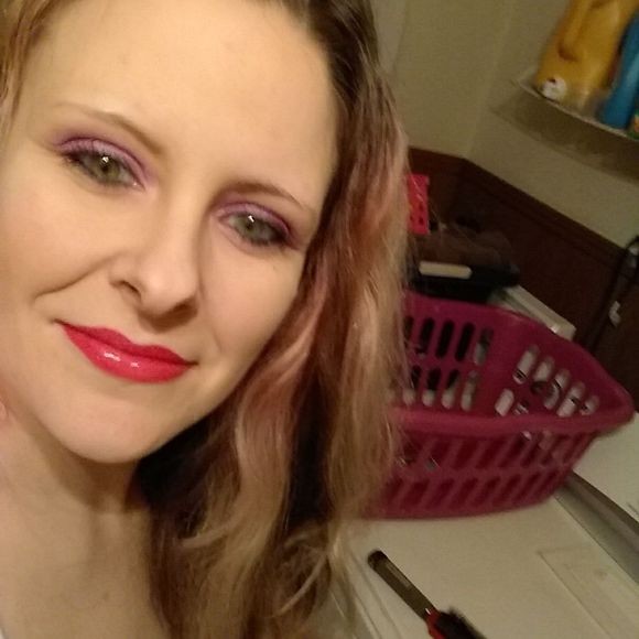 Meet your Posher, Julie - Picture 1 of 1