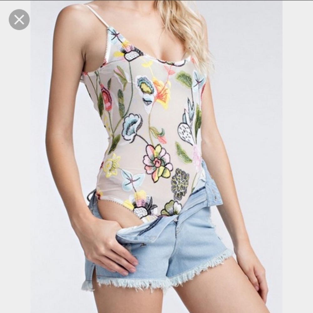 *NWT* HONEY PUNCH Embroidered BODYSUIT - Picture 1 of 6