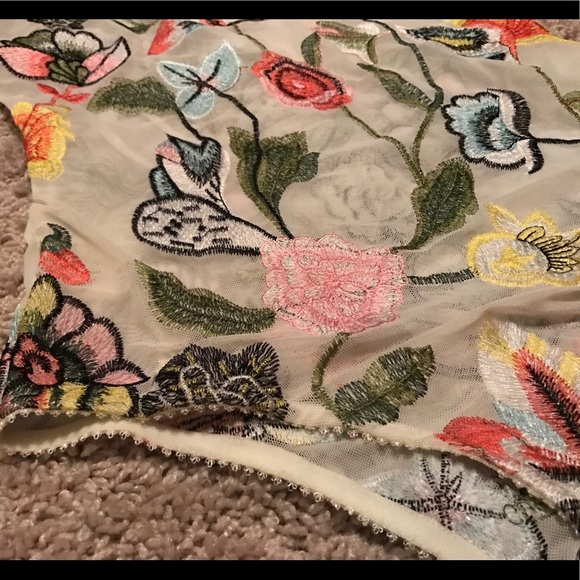 *NWT* HONEY PUNCH Embroidered BODYSUIT - Picture 3 of 6