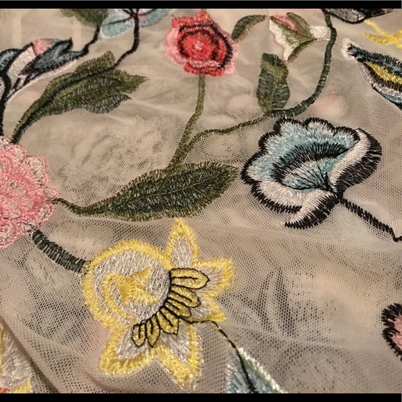 *NWT* HONEY PUNCH Embroidered BODYSUIT - Picture 4 of 6