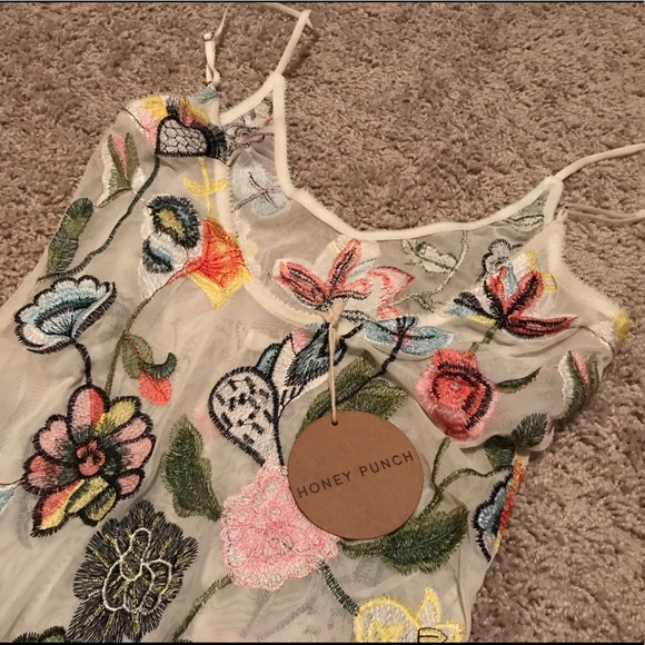 *NWT* HONEY PUNCH Embroidered BODYSUIT - Picture 5 of 6