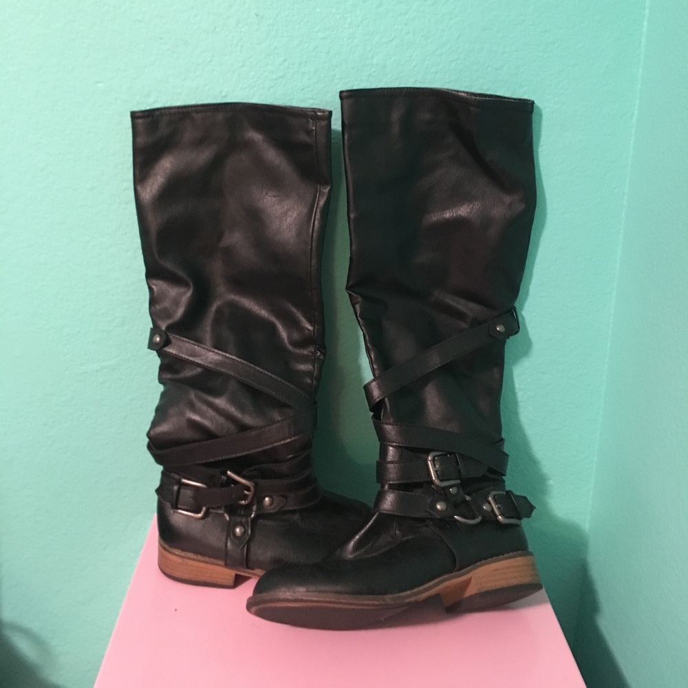 Bamboo Black/Tan Faux Leather Boots W/Buckle