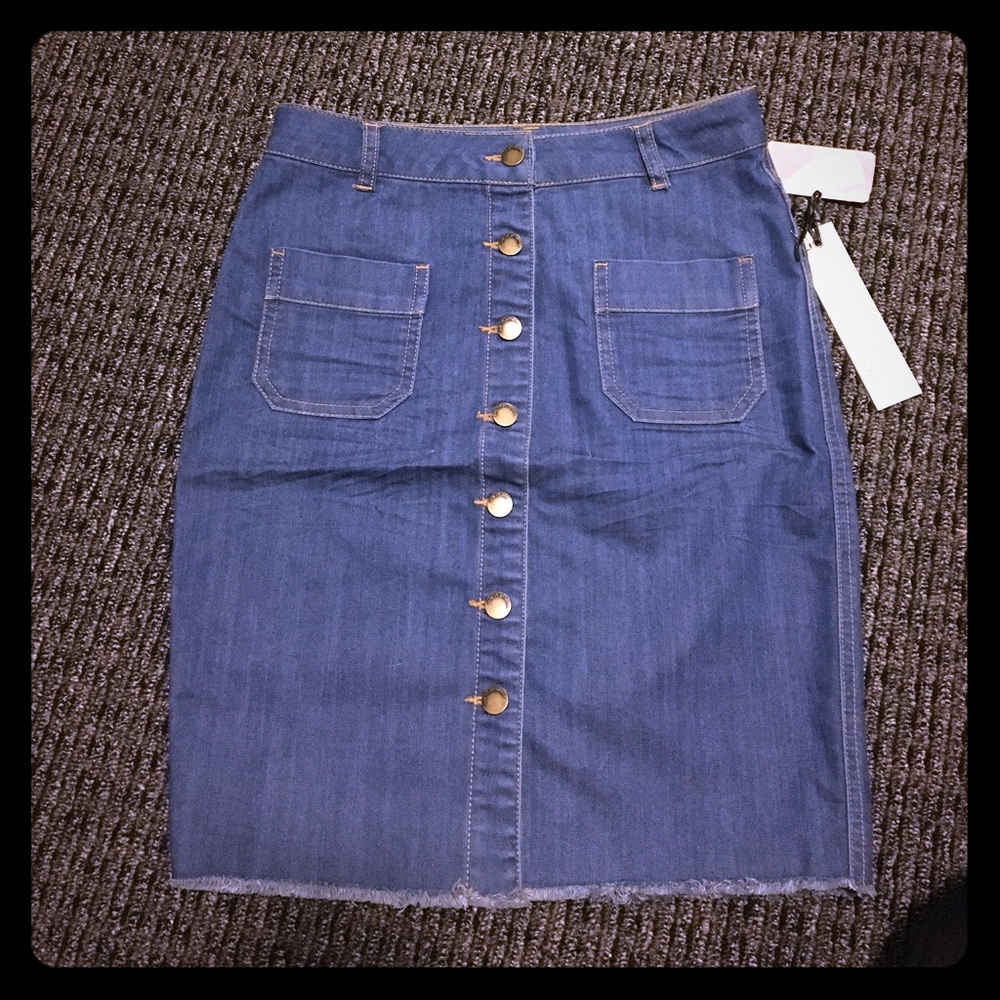 Denim button skirt