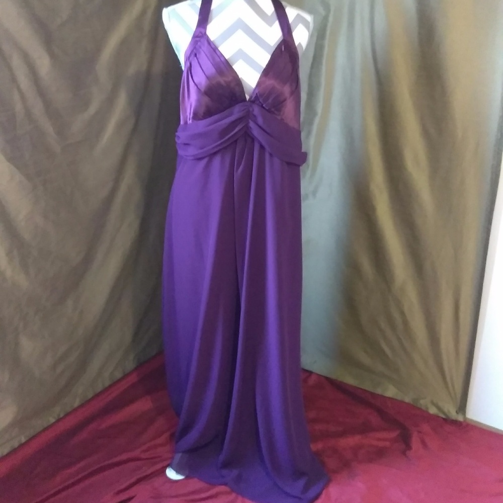 😺 GORGEOUS Vibrant Purple Formal Halter Gown