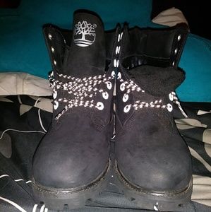 Black timberland boots