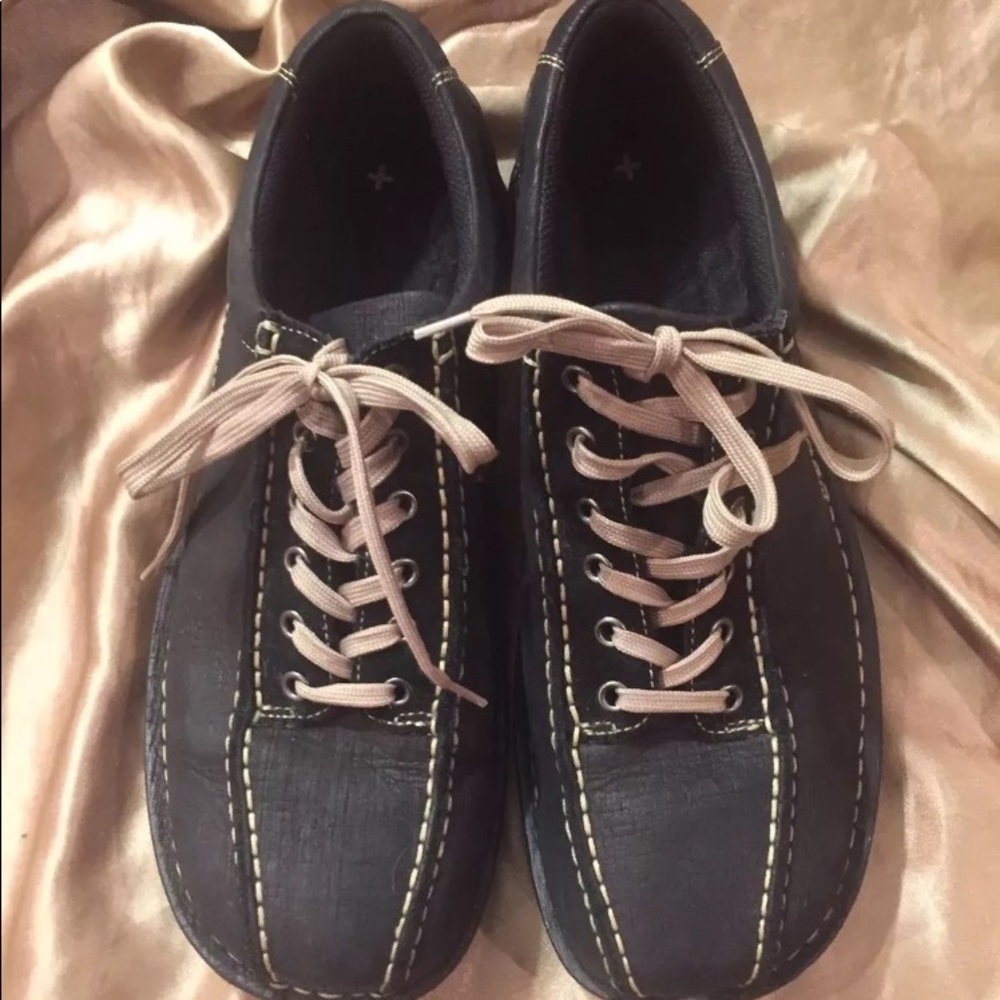 Dr. Martens shoes Lace up with Bicycle Toe