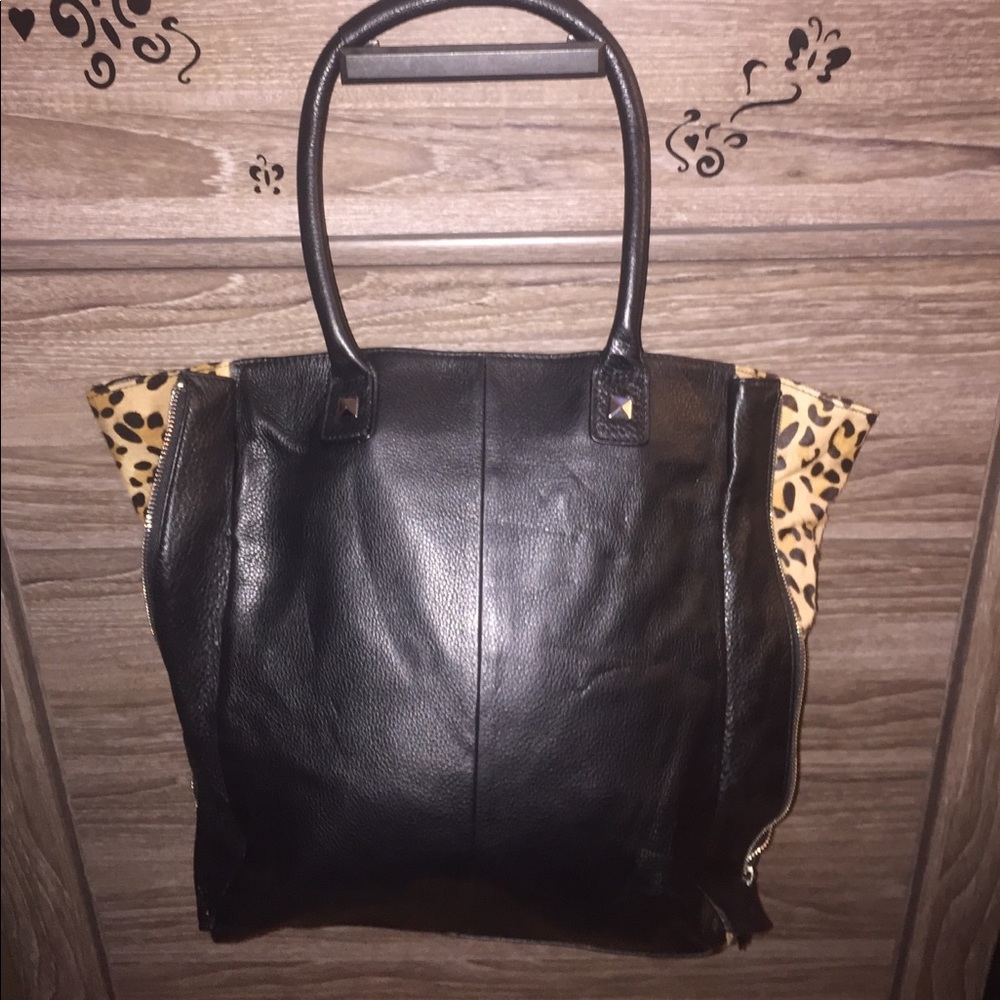Black shoulder bag