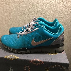 Size 10 Nike Free TR Fit shoes.