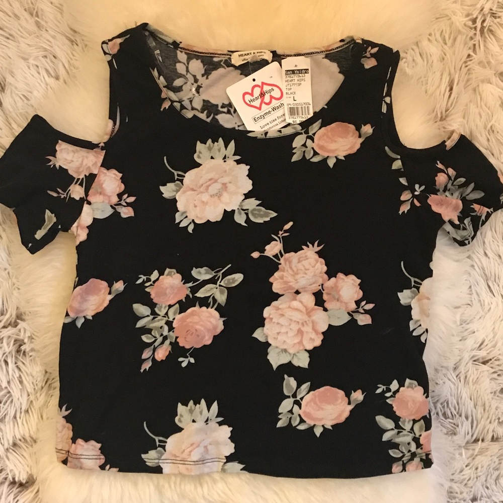 💐🌸 Cold shoulder crop top
