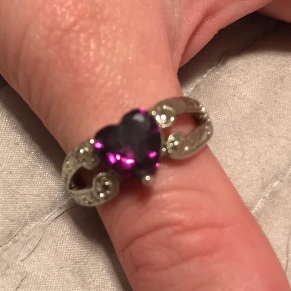 Ring - Picture 3 of 8