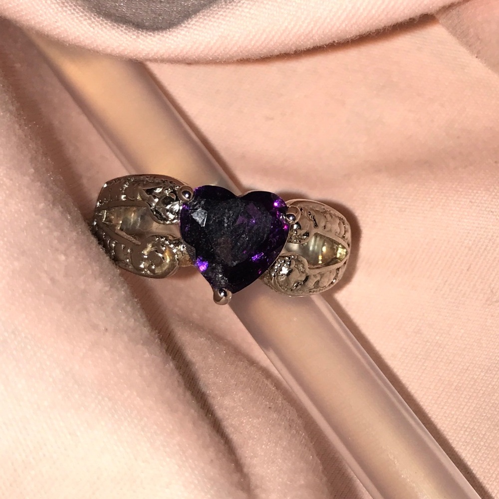 Ring - Picture 2 of 8