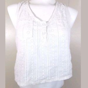 Brandy Melville Eyelet Lace Crop Top Brandy Melville Eyelet Lace Crop Top