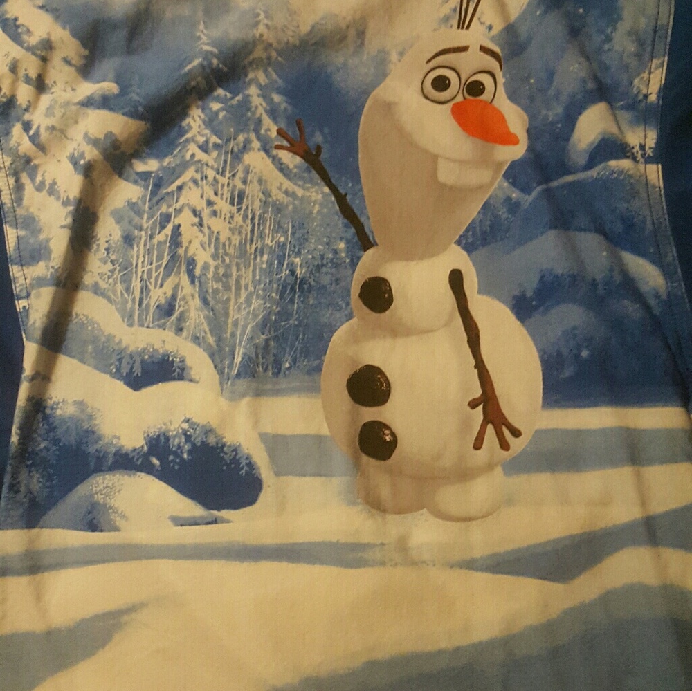 Xlrg olaf disney scrub top