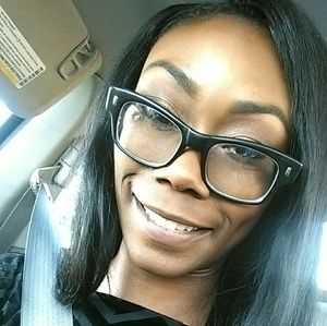 Meet your Posher, Hollee