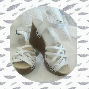 White Platform Wedge Sandals!🌼 White Platform Wedge Sandals!🌼