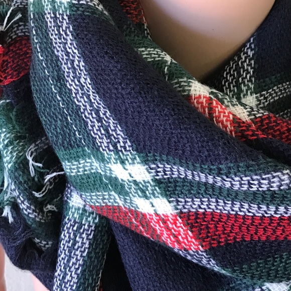 🔥🔥Blue/Green/White/Red Blanket Scarf.🔥🔥 - Picture 2 of 2