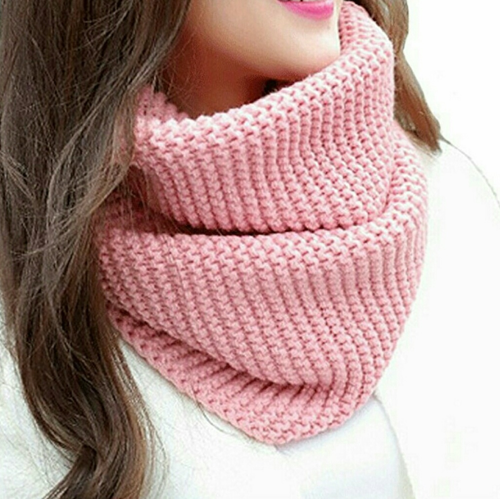 NWT! COZY BEAUTIFUL SCARF! ❤️ - Picture 2 of 3