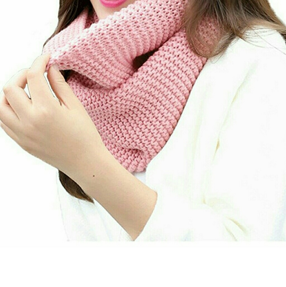 NWT! COZY BEAUTIFUL SCARF! ❤️ - Picture 3 of 3