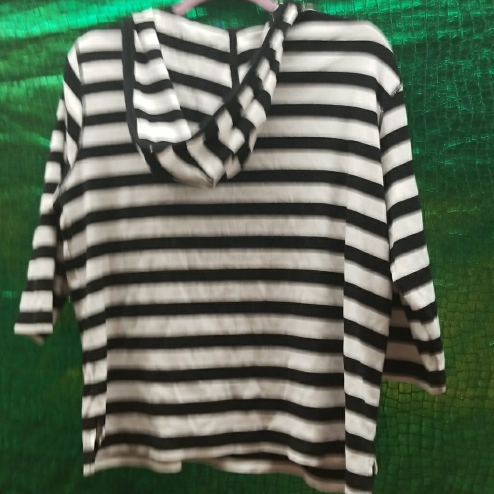 Striped hooded 3/4 length sleeve shirt