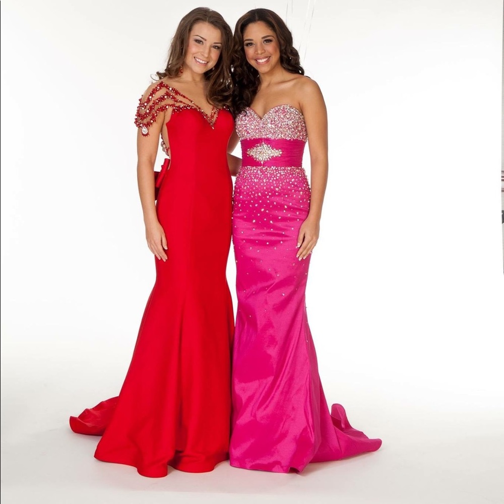 Selling hot pink fuchsia Mac Duggal gown size 0