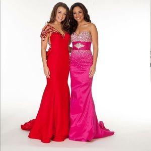 Selling hot pink fuchsia Mac Duggal gown size 0
