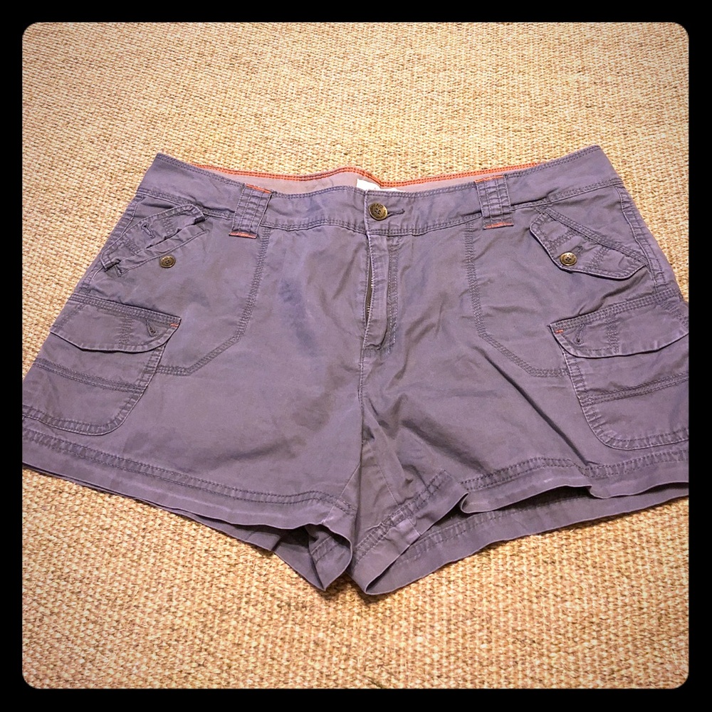 Natural Reflections Shorts gray shorts size 16