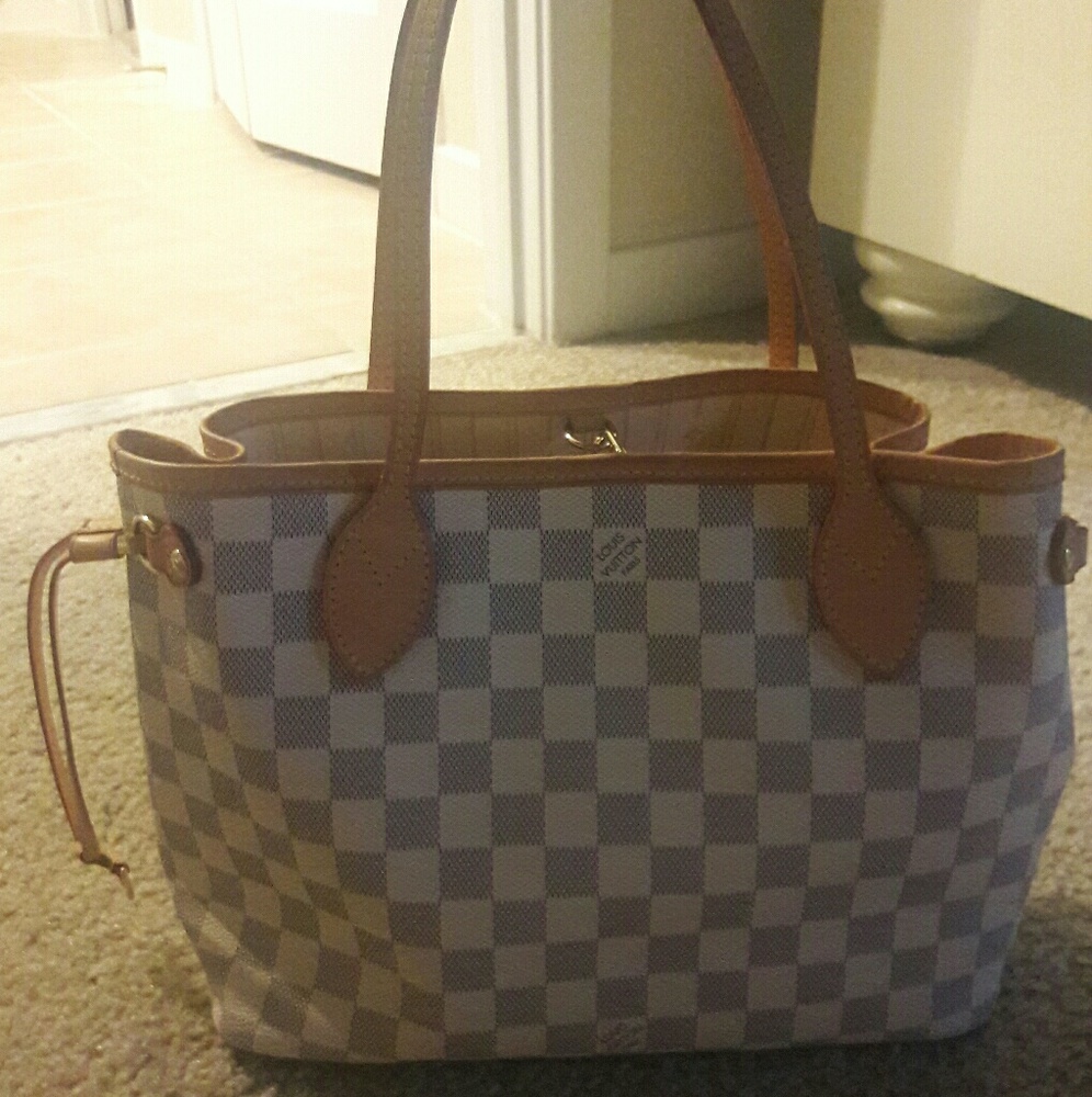 Authentic Louis Vuitton small neverfull.