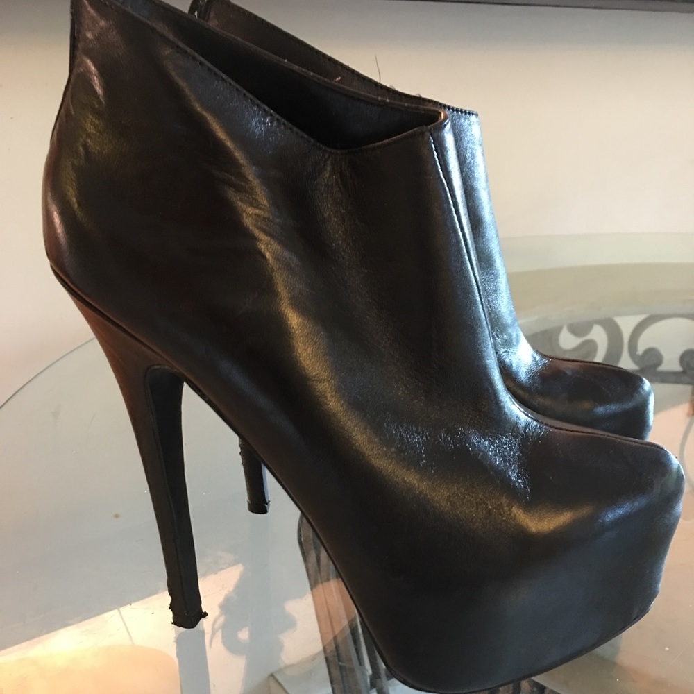 Closet Clear Out ✨ Steve Madden Dafni Ankle Boots