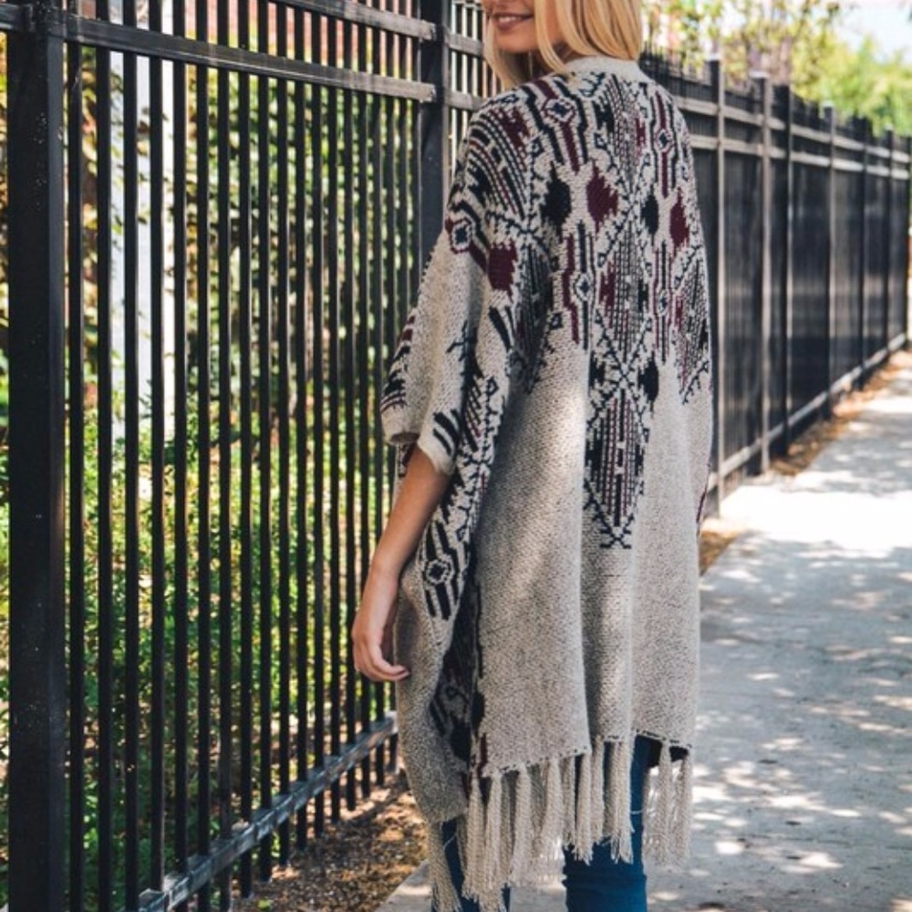 🚨ONE LEFT 😳 Argyle Knit Ruana - Picture 3 of 4