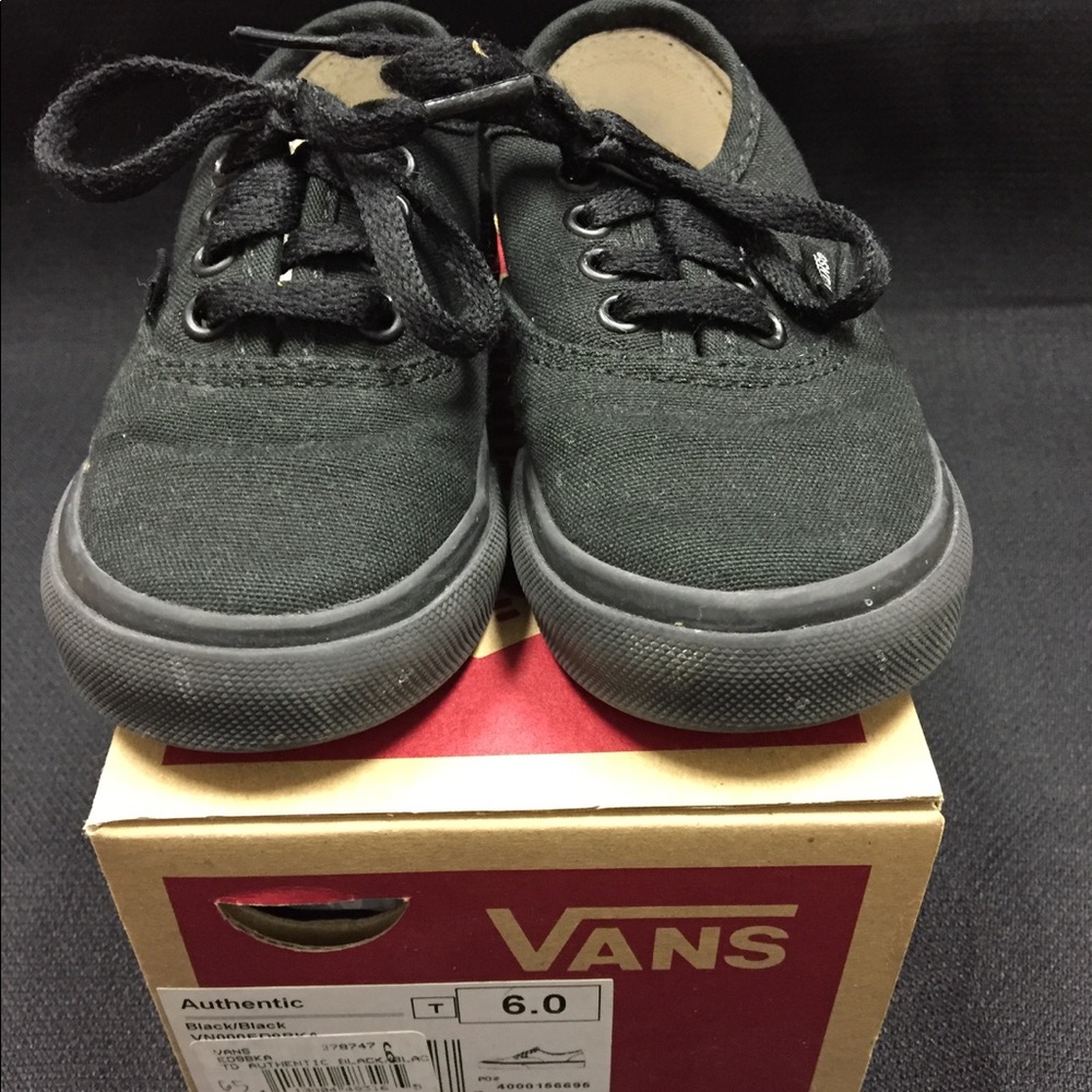 ALL BLACK Authentic Vans