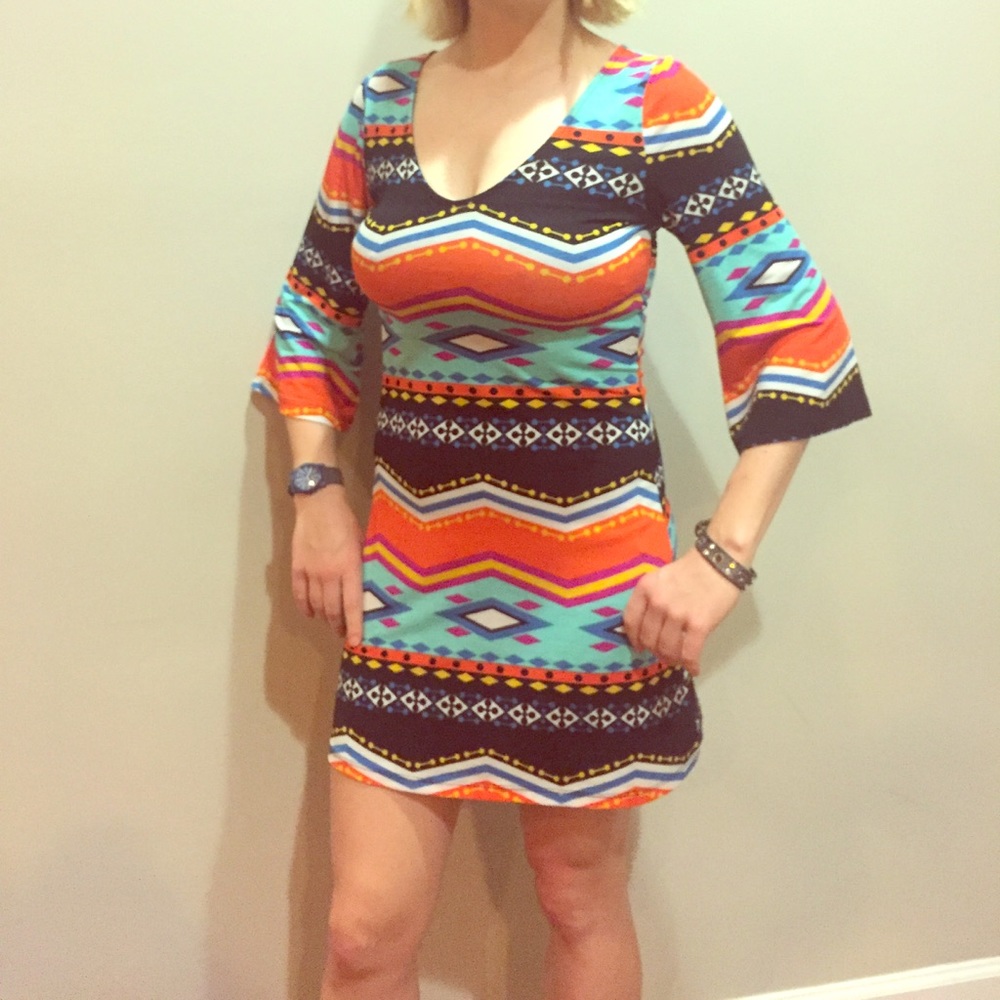 Cute retro dress with colorful print.