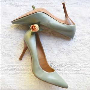 ๐ Nine West Light Teal w/ Wood Inspired Heel ๐ ๐ Nine West Light Teal w/ Wood Inspired Heel ๐