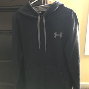 Large Men’s Under Armour sweatshirt