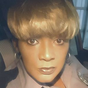 Meet your Posher, Denise