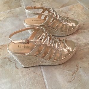 Gold wedges Gold wedges
