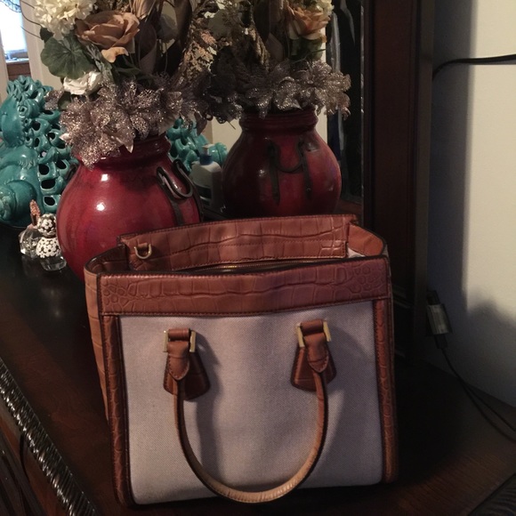 AUTHENTIC Micheal Kors LG SATCHEL - Picture 2 of 5
