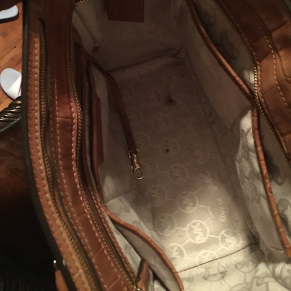 AUTHENTIC Micheal Kors LG SATCHEL - Picture 3 of 5