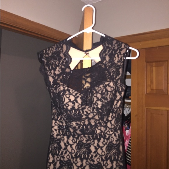 Long Black Lace Prom Dress - Wedding dress/prom - Picture 4 of 8