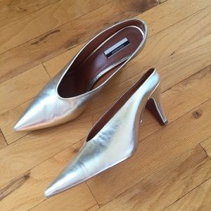 Topshop Shoes - TOPSHOP GOLD LAME KITTEN MULES SIZE 41 ( US 9.5) Topshop Shoes - TOPSHOP GOLD LAME KITTEN MULES SIZE 41 ( US 9.5)