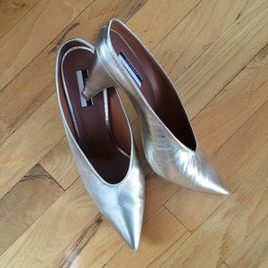 Topshop Shoes - TOPSHOP GOLD LAME KITTEN MULES SIZE 41 ( US 9.5) Topshop Shoes - TOPSHOP GOLD LAME KITTEN MULES SIZE 41 ( US 9.5)