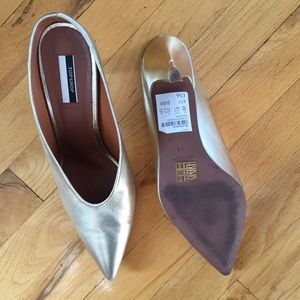 Topshop Shoes - TOPSHOP GOLD LAME KITTEN MULES SIZE 41 ( US 9.5) Topshop Shoes - TOPSHOP GOLD LAME KITTEN MULES SIZE 41 ( US 9.5)