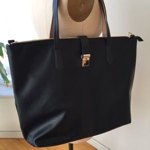 H&M Bags - BRAND NEW LARGE H&M TOTE H&M Bags - BRAND NEW LARGE H&M TOTE