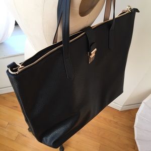 H&M Bags - BRAND NEW LARGE H&M TOTE H&M Bags - BRAND NEW LARGE H&M TOTE