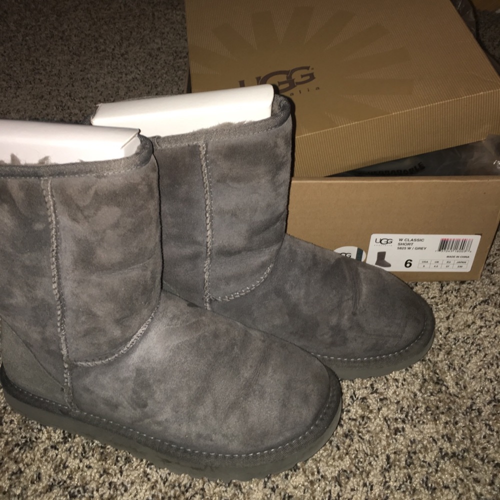 Like new Classic Short Grey UGG boots