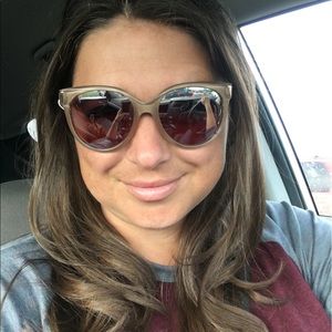 Meet your Posher, Carrie