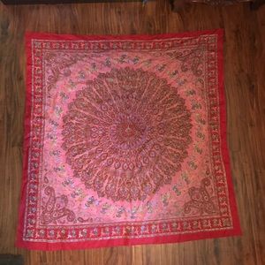💕❤️Light weight - red tapestry!!!❤️💕